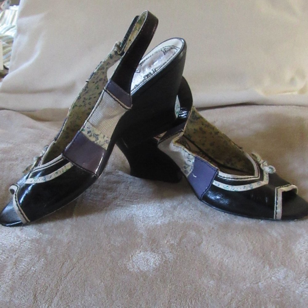 Vintage Bobbi Blu Navy, periwinkle, cream leather and fabric wedges size 7.5